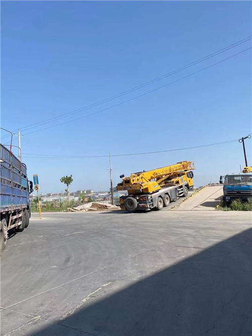 仁布县25吨吊车的租赁价格大概是多少？