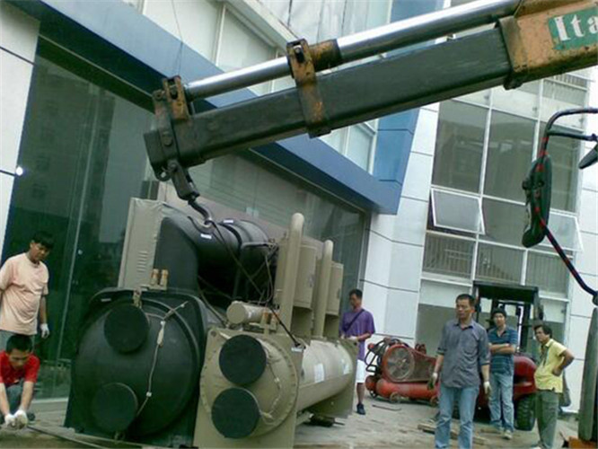 仁布县随车吊和汽车吊的核心区别是什么？哪种更省钱？